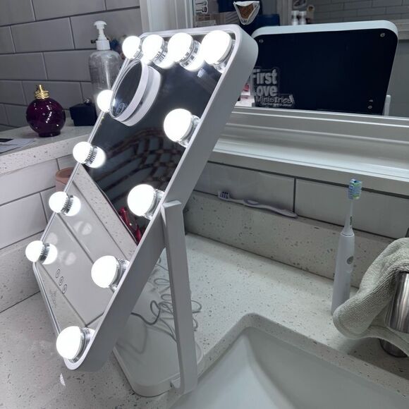 Contour Tri-Tone LED MakeupMirror w 3 light colors & 7X mag round suction mirror - Picture 5 of 9